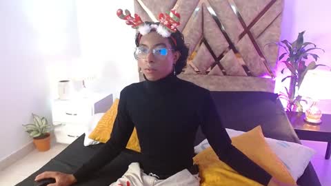 Louis Valdz online show from December 4, 7:34 pm