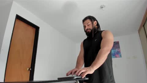 louis_marley_ online show from November 17, 2:42 pm