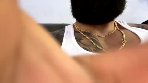 Snapshot of loveathickbitch chatting on October 29, 5:27 pm loveathickbitch online show from October 29, 5:27 pm