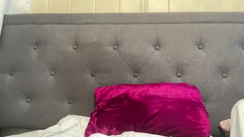 loved19 online show from December 5, 9:33 pm