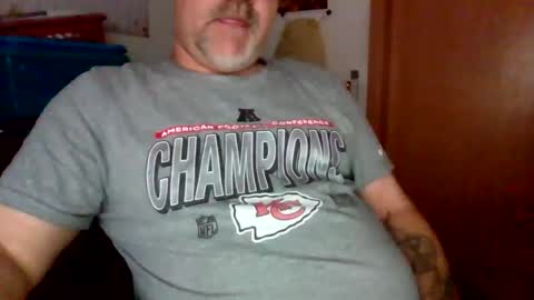 lover010983 online show from February 9, 8:19 am