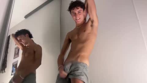 Leo Loves online show from March 26, 3:10 am