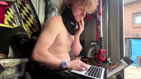 lowkey42011 online show from October 21, 8:28 am