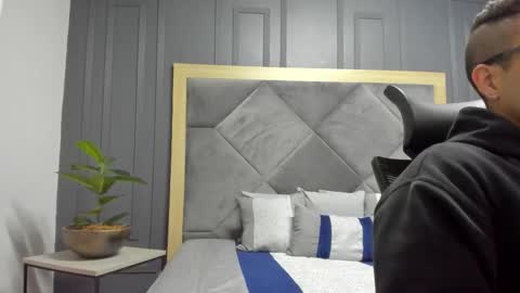 luca_morettii online show from January 9, 12:32 pm