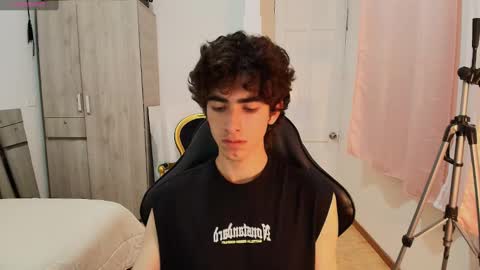 lucas_xo online show from September 21, 1:50 am