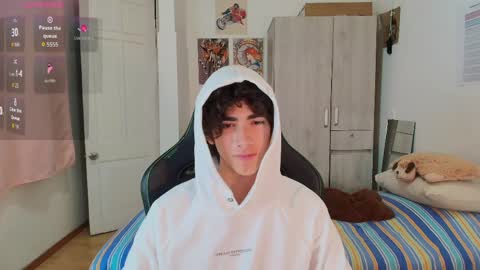 lucas_xo online show from April 6, 3:25 am