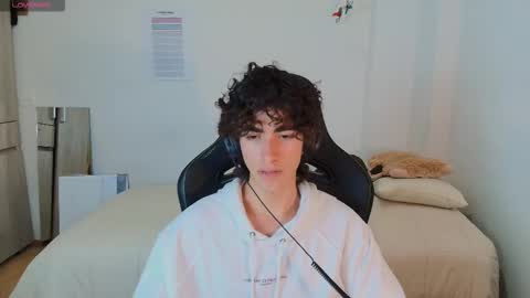 lucas_xo online show from February 15, 1:12 am