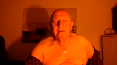 lucbottom031249 online show from April 28, 2:06 am