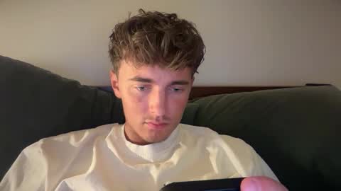 Snapshot of luciancrowe chatting on October 1, 1:53 am Lucian online show from October 1, 1:53 am