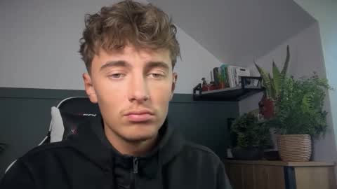 Snapshot of luciancrowe chatting on September 21, 4:40 pm Lucian online show from September 21, 4:40 pm