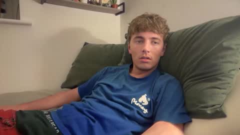 Snapshot of luciancrowe chatting on October 17, 8:02 pm Lucian online show from October 17, 8:02 pm