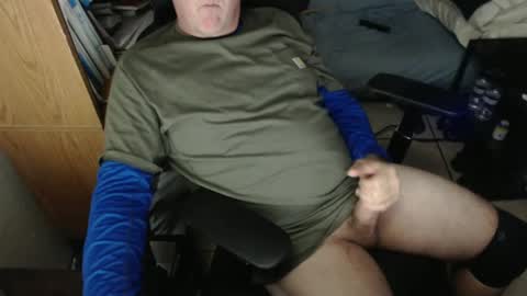 Snapshot of luckycharms9595 chatting on January 11, 4:27 am luckycharms9595 online show from January 11, 4:27 am