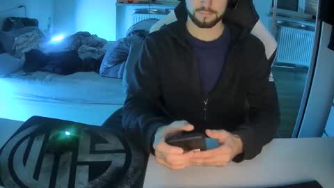 lukasschoetz online show from January 22, 6:10 pm