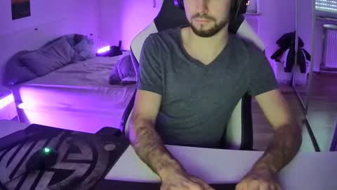 lukasschoetz online show from December 22, 2:06 pm