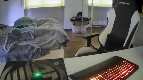 lukasschoetz online show from February 8, 3:10 pm