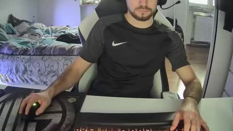 lukasschoetz online show from January 9, 10:09 am