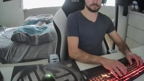 lukasschoetz online show from February 7, 12:50 pm