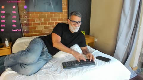 Luke Crews online show from September 28, 8:18 pm