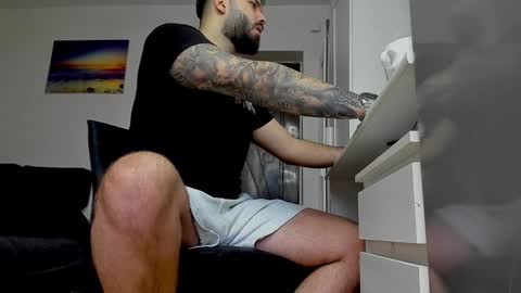 Snapshot of lukedenver chatting on February 2, 8:35 am Luke online show from February 2, 8:35 am