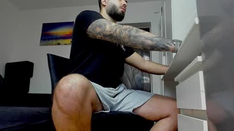 Snapshot of lukedenver chatting on February 3, 8:57 am Luke online show from February 3, 8:57 am