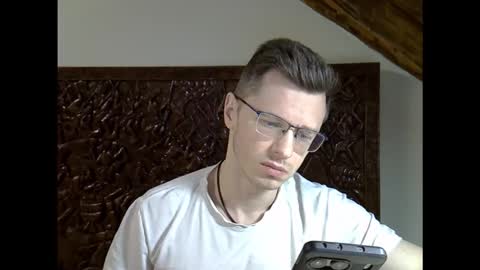 Andrew independent model 2000-0000 CET daily online show from February 1, 9:46 pm