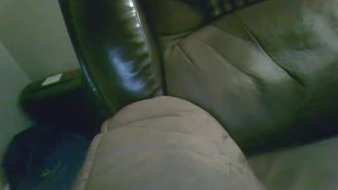 Snapshot of luv269er chatting on January 8, 4:23 am luv269er online show from January 8, 4:23 am