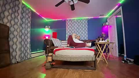 luv2watch1980 online show from December 21, 10:45 am