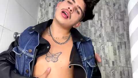 Lyle Bennett Freelance Model online show from September 26, 2:31 am