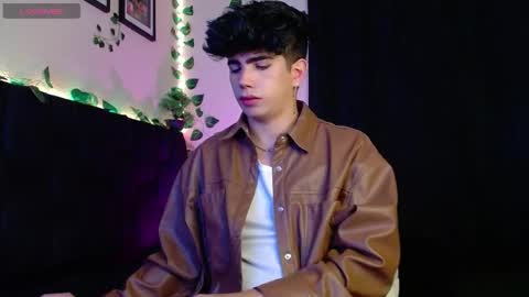 Lyle Bennett Freelance Model online show from January 27, 11:11 am