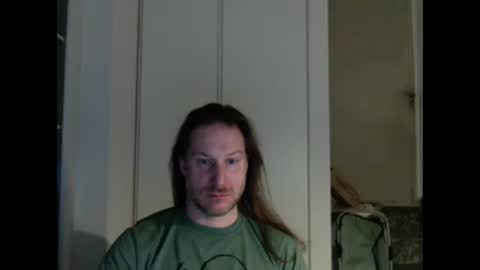 Snapshot of m4rduk81 chatting on February 24, 4:27 am m4rduk online show from February 24, 4:27 am