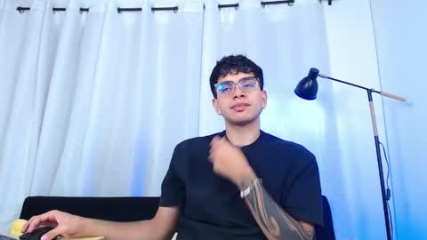 Max online show from April 27, 2:24 pm