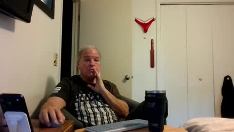 mackdocc001 online show from June 26, 6:10 pm