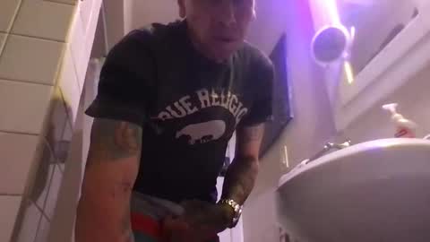 madeyoulook818 online show from April 15, 9:09 am