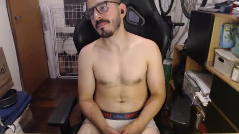 Snapshot of madziula chatting on January 8, 4:02 am Peter online show from January 8, 4:02 am