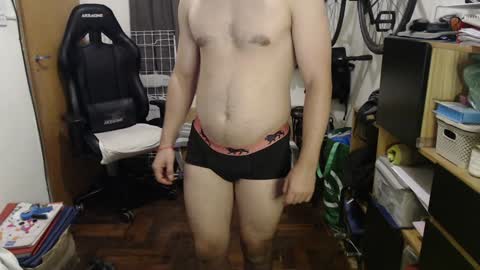 Snapshot of madziula chatting on December 8, 3:32 am Peter online show from December 8, 3:32 am