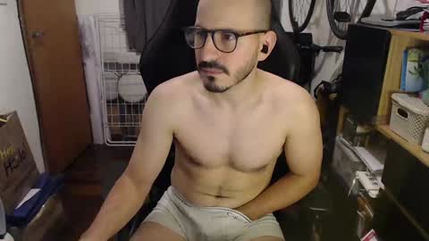 Snapshot of madziula chatting on January 3, 4:22 am Peter online show from January 3, 4:22 am