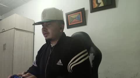 magic_milk23 online show from October 10, 4:17 am