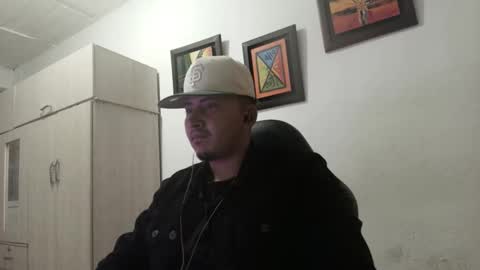 magic_milk23 online show from September 22, 2:33 am