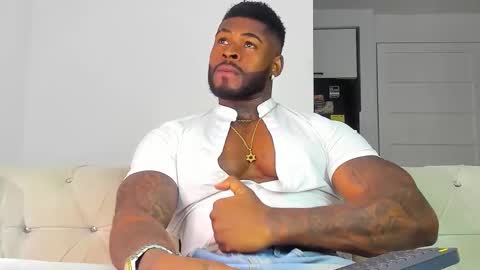 Snapshot of makonneen chatting on October 24, 10:00 pm Makonnen online show from October 24, 10:00 pm