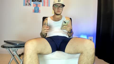 Snapshot of male_pussy chatting on January 26, 3:06 am ADAM         online show from January 26, 3:06 am