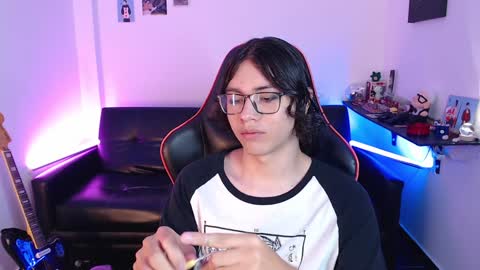 Snapshot of malik_harrison_ chatting on January 8, 3:17 pm Malik  online show from January 8, 3:17 pm