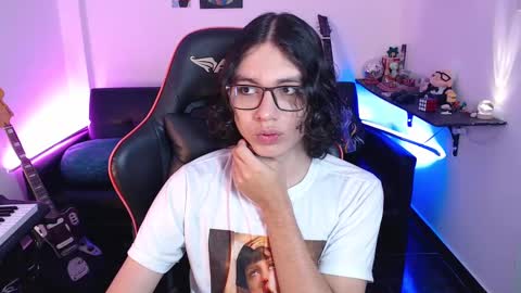 Snapshot of malik_harrison_ chatting on March 10, 3:52 pm Malik  online show from March 10, 3:52 pm