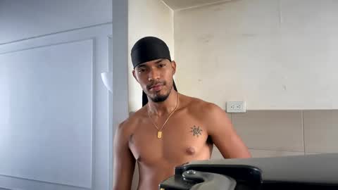 Snapshot of manuel__brown chatting on December 12, 1:17 pm Manuel online show from December 12, 1:17 pm