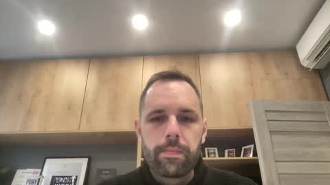 manynaaames online show from December 9, 7:17 am