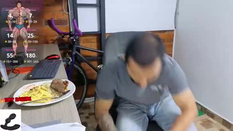 Snapshot of marckmuscle chatting on October 4, 3:33 am Marck  Independent model  online show from October 4, 3:33 am