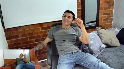 Snapshot of marckmuscle chatting on December 28, 2:33 am Marck  Independent model  online show from December 28, 2:33 am