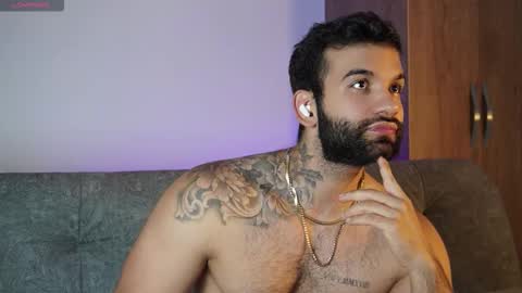 Mark online show from November 3, 11:17 pm