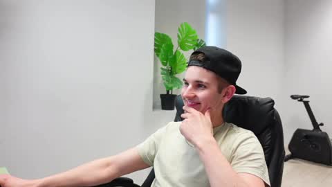 MARK KARSON online show from April 8, 5:00 pm