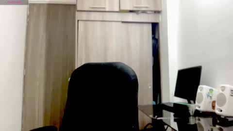 MODEL Mark Rut online show from March 6, 2:19 am