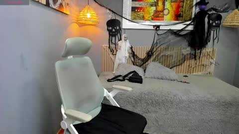 markbowie online show from October 29, 11:57 am